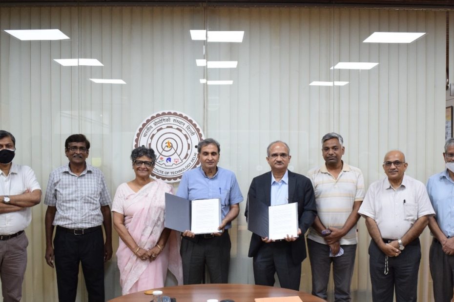 Prof Kushal Sen and Dr Mira Kushal endow 5 student and 1 employee award at IITD